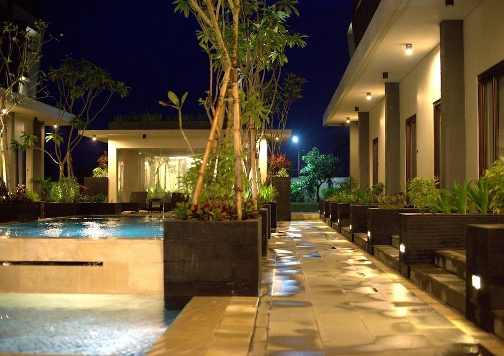 Illira Lite Praya Lombok Hotel Buitenkant foto